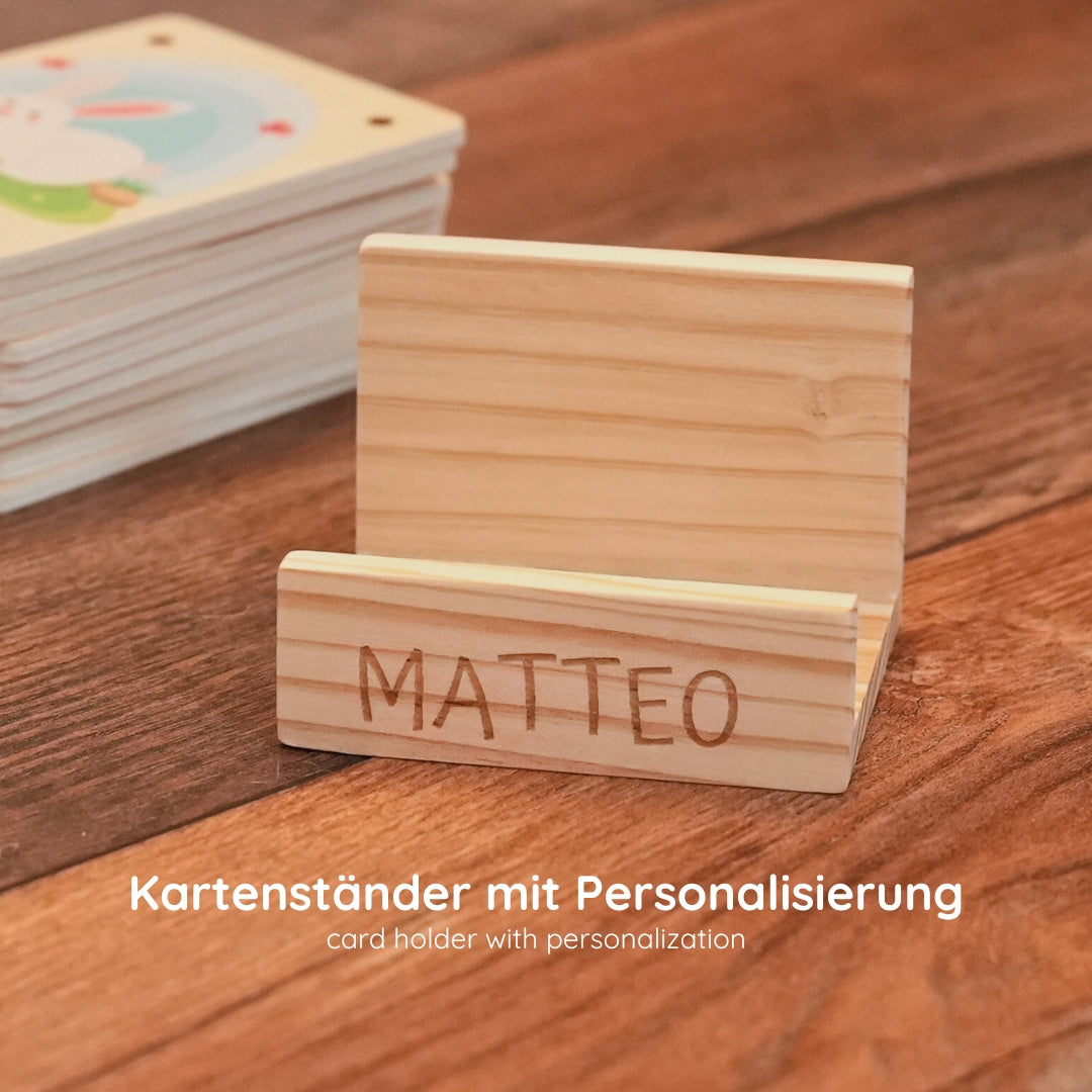 mit Gravur personalierster Kartenständer aus Holz