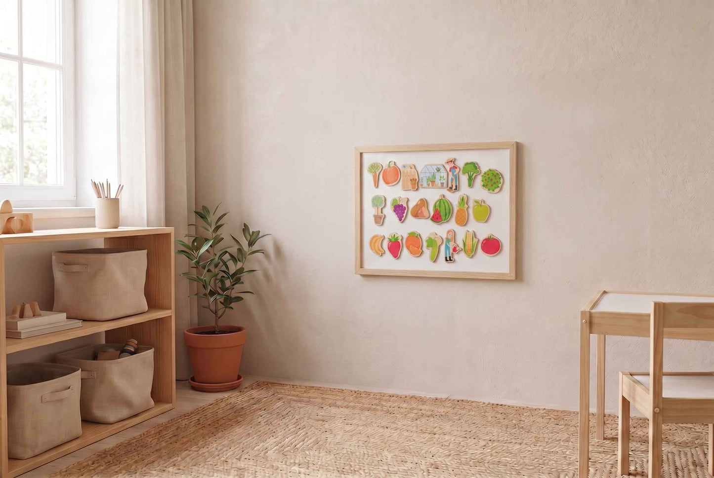 Kühlschrank magnete mit Garten motiven hängen an einer wandtafel in einem kinderzimmer